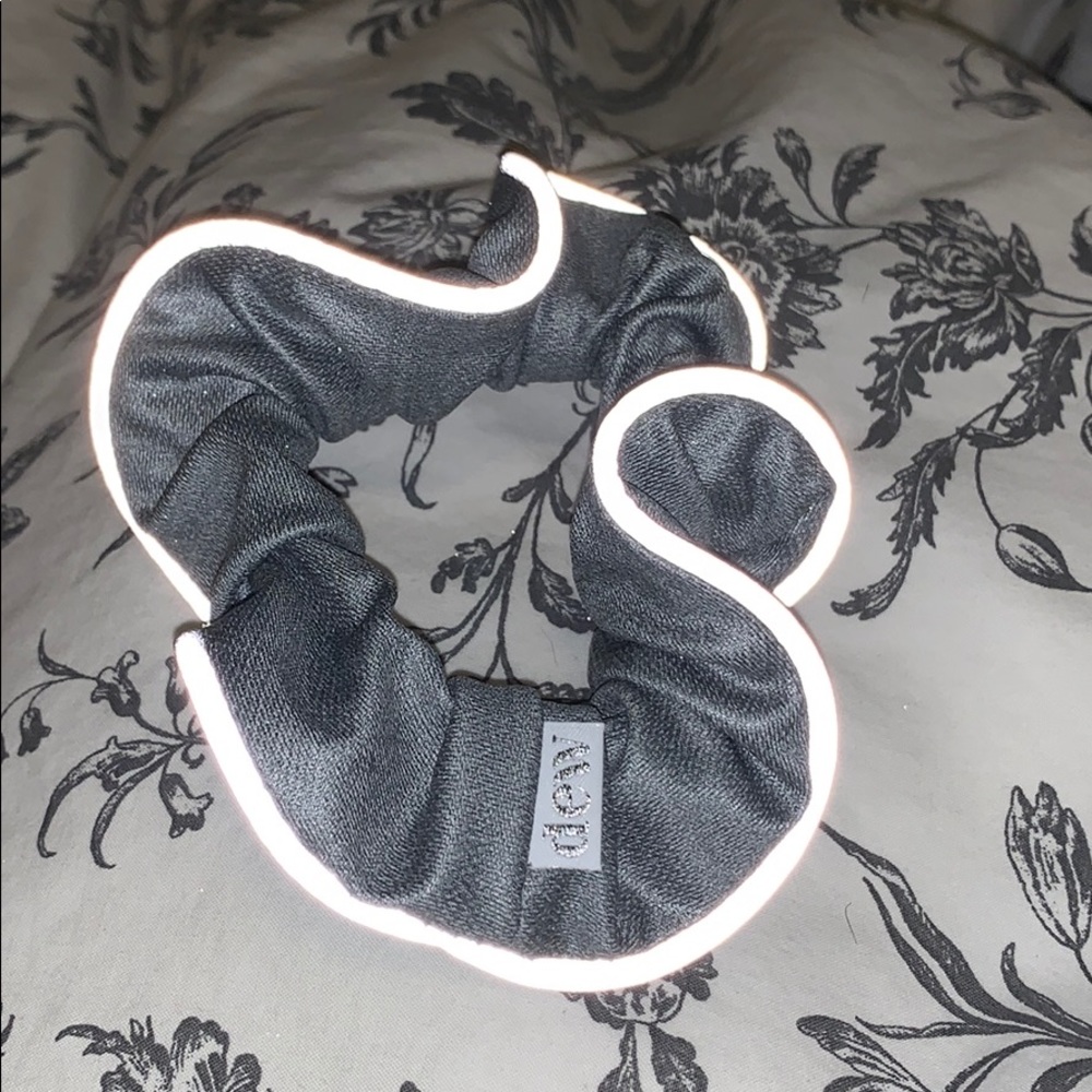 Kaitlyn Bristowe Power Dew Reflective Scrunchie